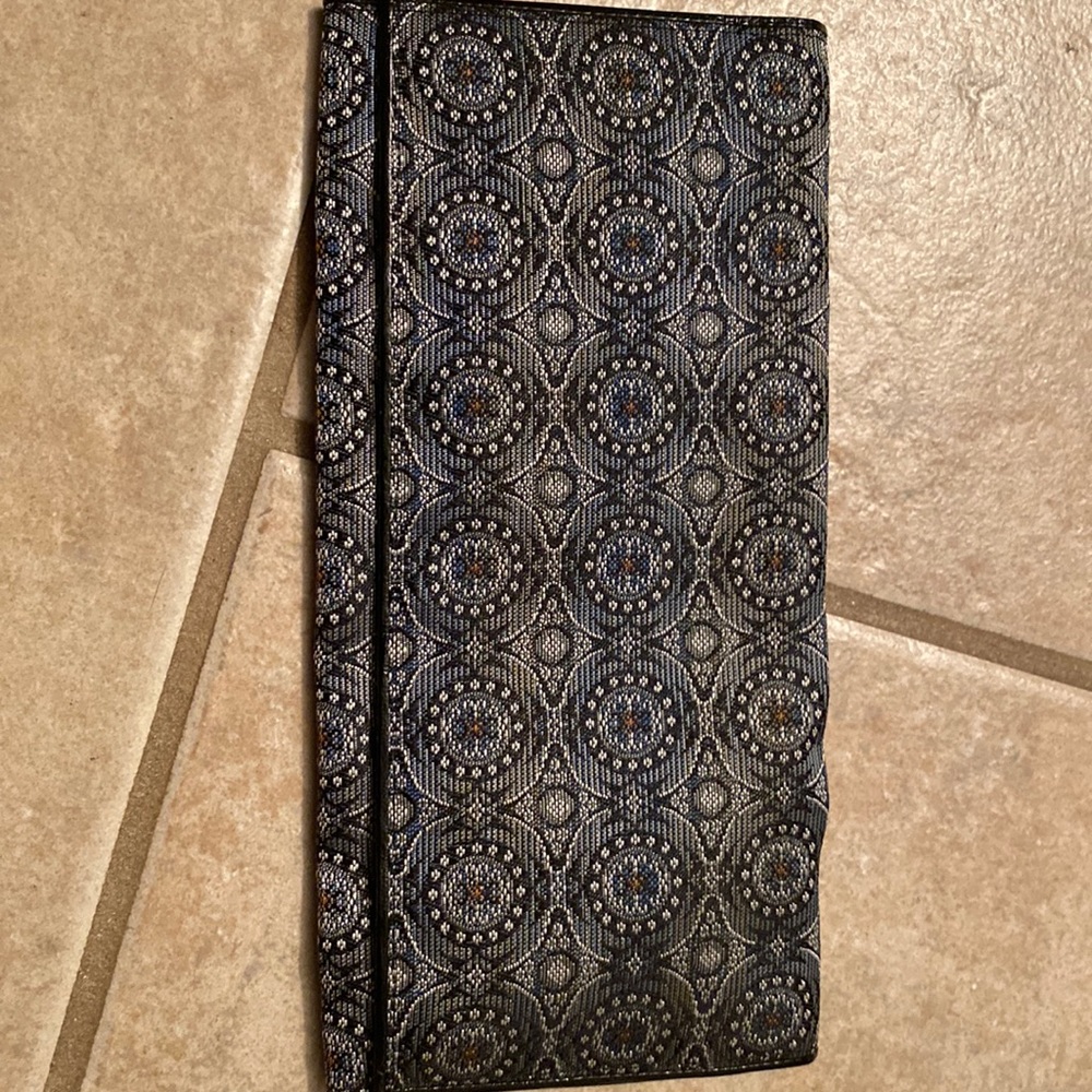 Material wallet never used